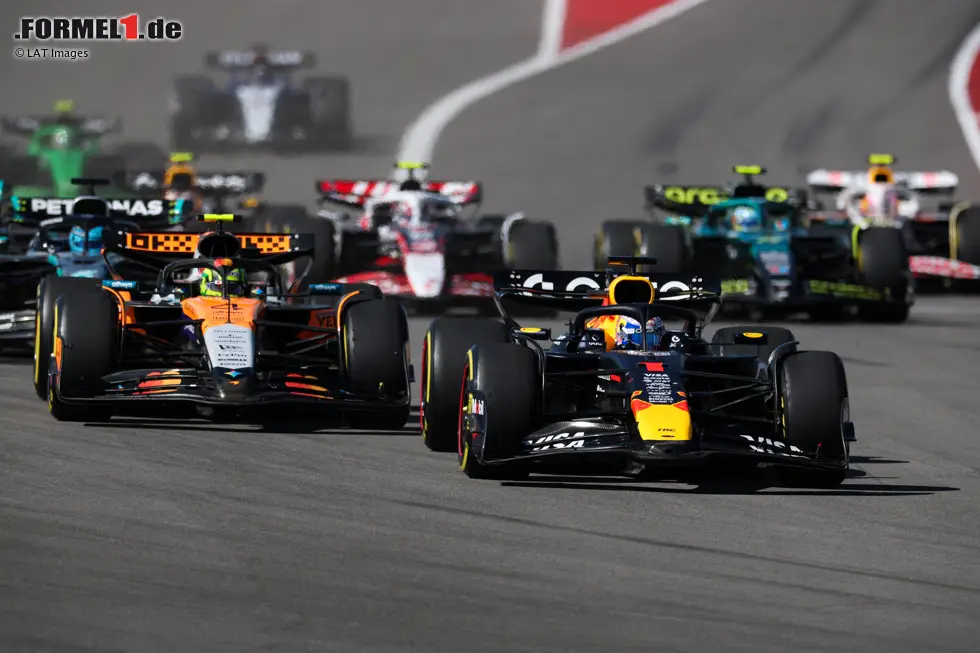 Foto zur News: Max Verstappen (Red Bull) und Lando Norris (McLaren)
