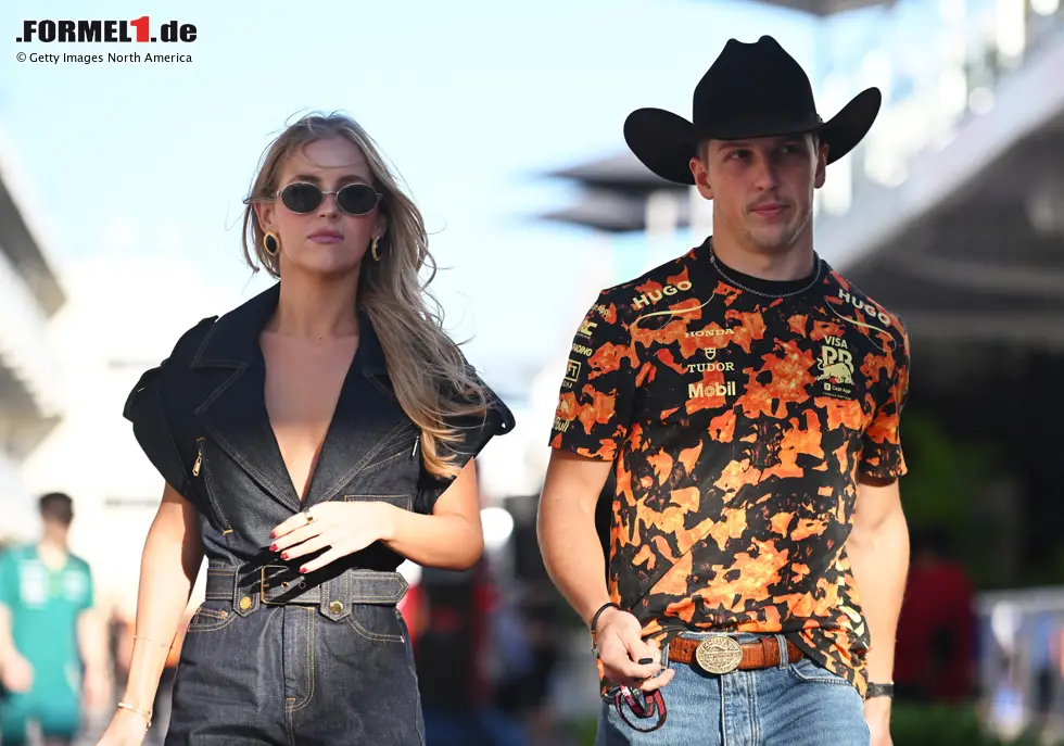 Foto zur News: Hannah St. John mit Liam Lawson (Racing Bulls)