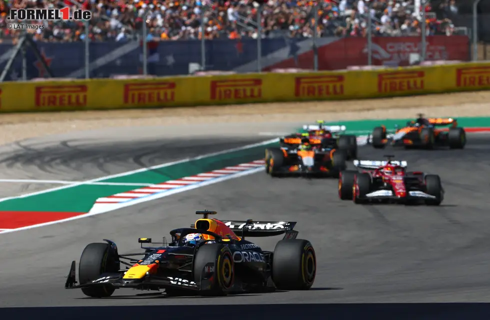 Foto zur News: Max Verstappen (Red Bull), Charles Leclerc (Ferrari) und Lando Norris (McLaren)