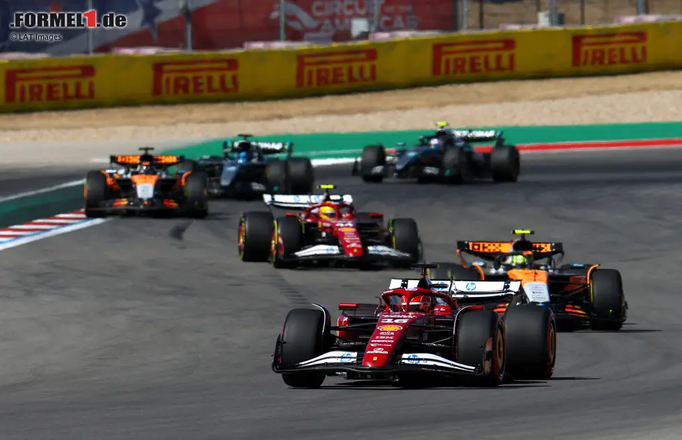 Foto zur News: Charles Leclerc (Ferrari), Lando Norris (McLaren) und Lewis Hamilton (Ferrari)