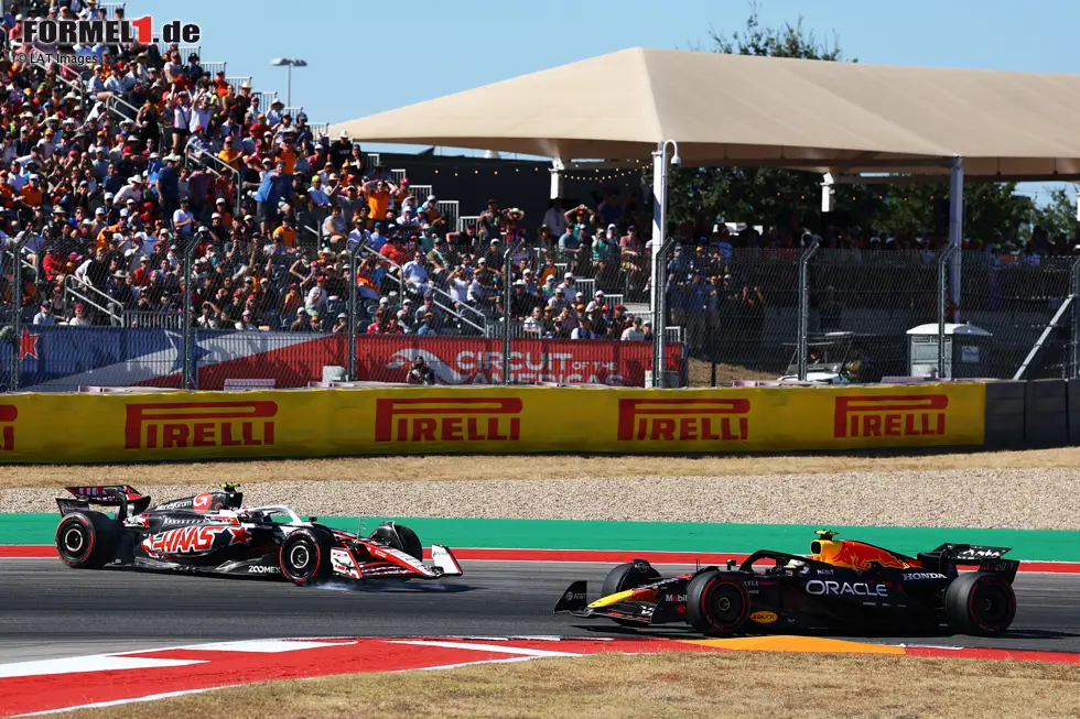 Foto zur News: Oliver Bearman (Haas) und Yuki Tsunoda (Red Bull)