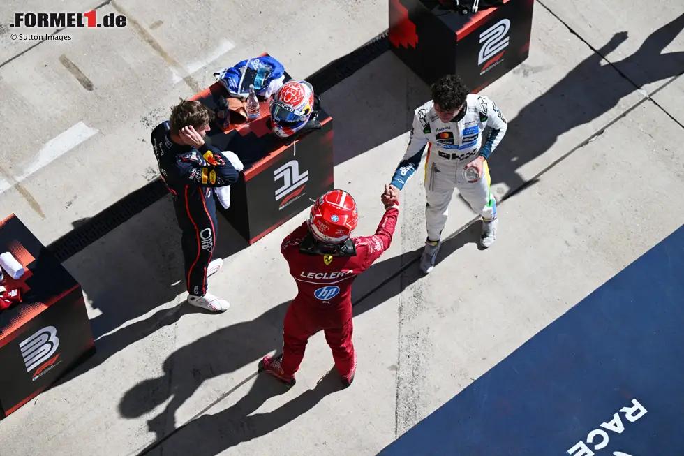 Foto zur News: Lando Norris (McLaren) und Charles Leclerc (Ferrari)