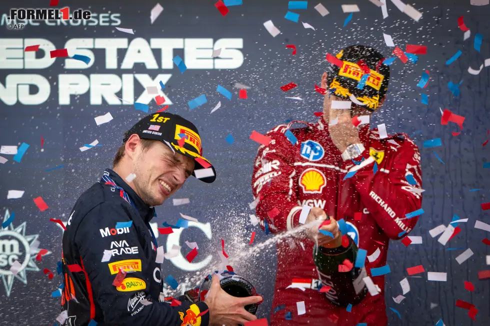 Foto zur News: Max Verstappen (Red Bull) und Charles Leclerc (Ferrari)