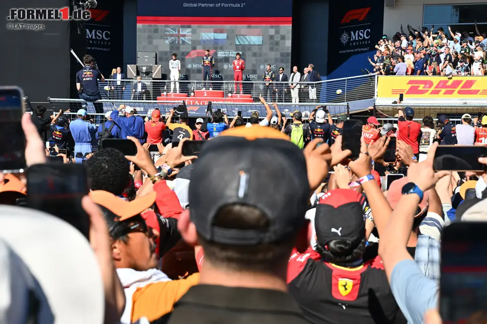 Foto zur News: Max Verstappen (Red Bull), Lando Norris (McLaren) und Charles Leclerc (Ferrari)