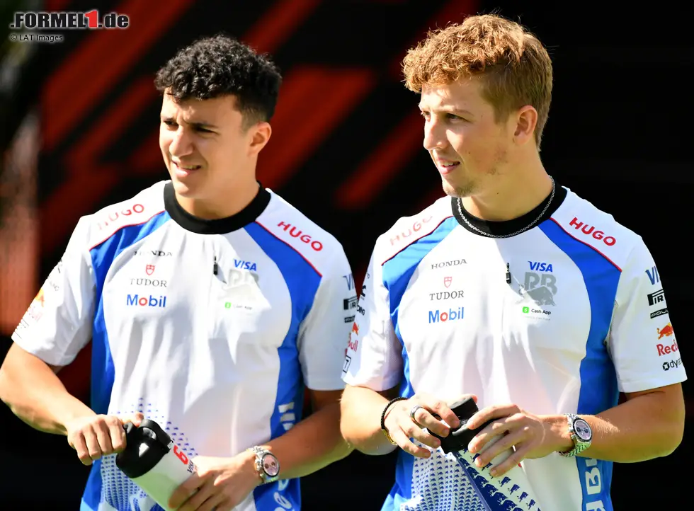Foto zur News: Isack Hadjar (Racing Bulls) und Liam Lawson (Racing Bulls)