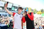 Foto zur News: Oliver Bearman (Haas) und Esteban Ocon (Haas)