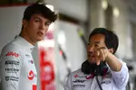 Foto zur News: Oliver Bearman (Haas) mit Ayao Komatsu