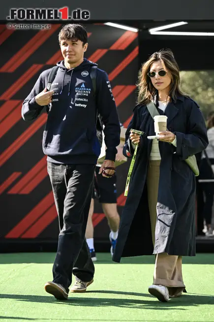 Foto zur News: Alexander Albon (Williams) mit Lily Muni He