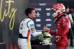 Foto zur News: Lando Norris (McLaren) und Charles Leclerc (Ferrari)