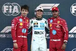 Foto zur News: Lando Norris (McLaren), Charles Leclerc (Ferrari) und Lewis Hamilton (Ferrari)