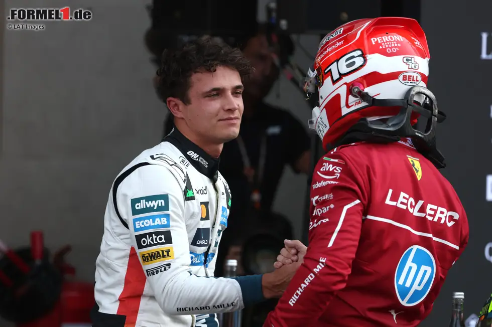 Foto zur News: Lando Norris (McLaren) und Charles Leclerc (Ferrari)