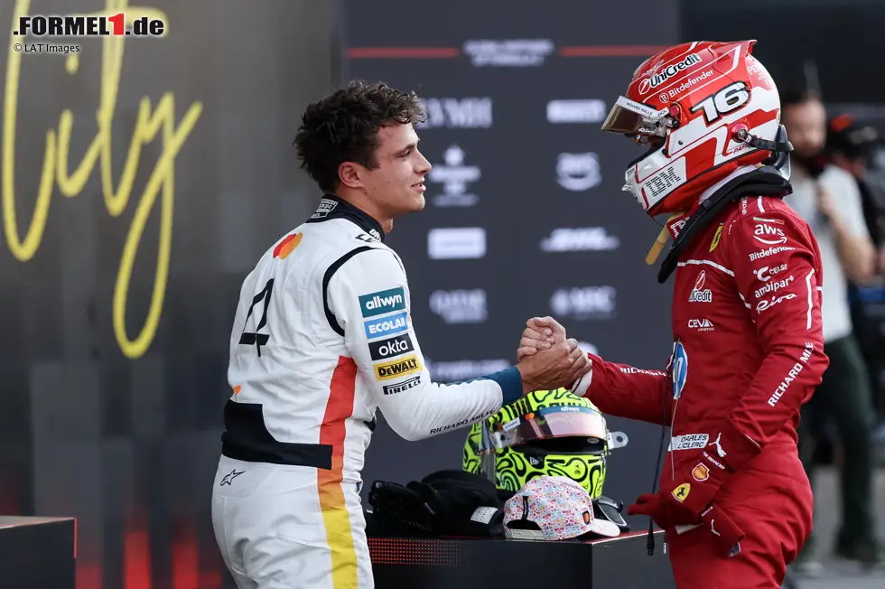 Foto zur News: Lando Norris (McLaren) und Charles Leclerc (Ferrari)