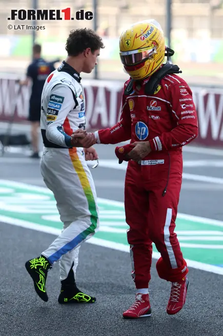 Foto zur News: Lando Norris (McLaren) und Lewis Hamilton (Ferrari)