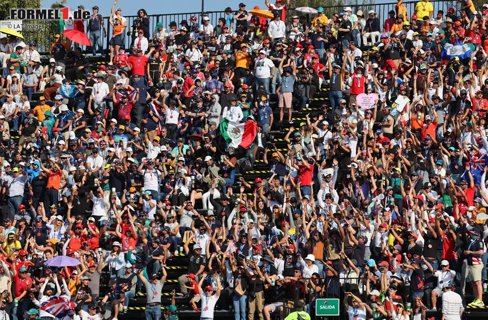 Foto zur News: Formel-1-Fans in Mexiko