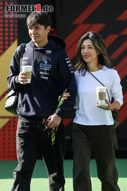 Foto zur News: Alexander Albon (Williams) mit Lily Muni He