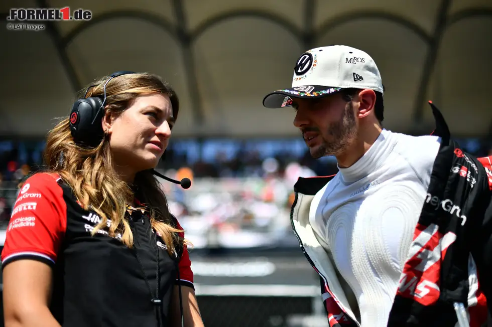 Foto zur News: Laura Müller mit Esteban Ocon (Haas)