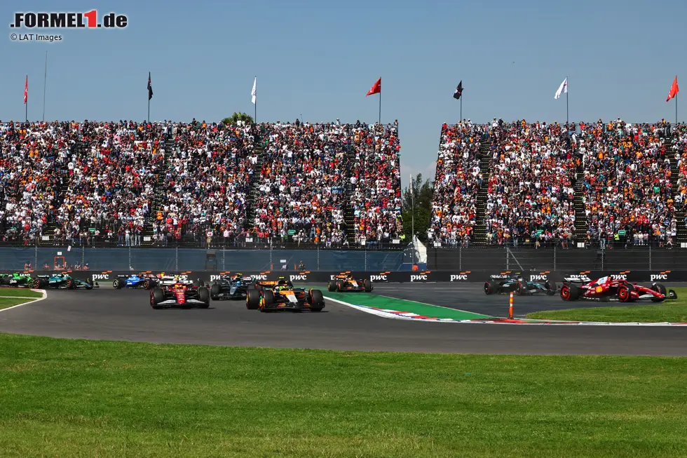 Foto zur News: Lando Norris (McLaren) und Charles Leclerc (Ferrari)