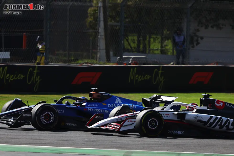 Foto zur News: Alexander Albon (Williams) und Esteban Ocon (Haas)