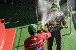 Foto zur News: Charles Leclerc (Ferrari) und Max Verstappen (Red Bull)