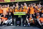 Foto zur News: Lando Norris (McLaren) und Oscar Piastri (McLaren)