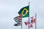 Foto zur News: Nationalflagge von Brasilien mit den Flaggen von Stadt und Land Sao Paulo