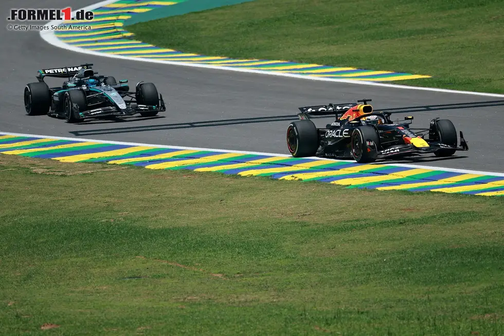 Foto zur News: Max Verstappen (Red Bull) und George Russell (Mercedes)