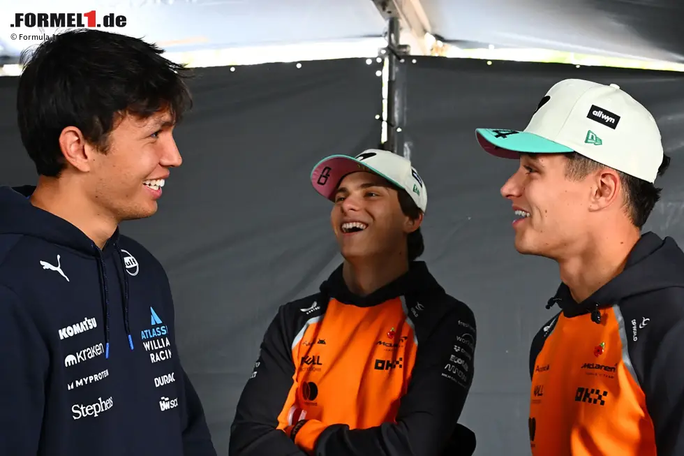 Foto zur News: Alexander Albon (Williams), Oscar Piastri (McLaren) und Lando Norris (McLaren)