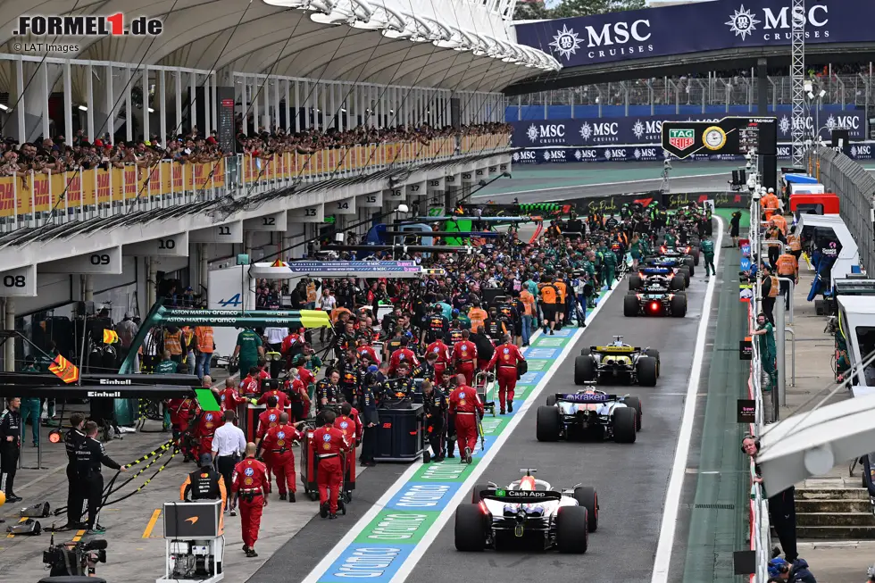 Foto zur News: Alexander Albon (Williams), Pierre Gasly (Alpine) und Isack Hadjar (Racing Bulls)