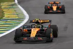 Foto zur News: Lando Norris (McLaren) und Oscar Piastri (McLaren)