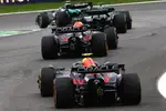 Foto zur News: Fernando Alonso (Aston Martin), Nico Hülkenberg (Sauber), Max Verstappen (Red Bull) und Yuki Tsunoda (Red Bull)