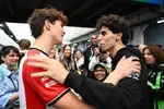 Foto zur News: Oliver Bearman (Haas) und Gabriel Bortoleto (Sauber)