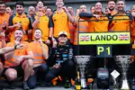 Foto zur News: Lando Norris (McLaren) und Andrea Stella