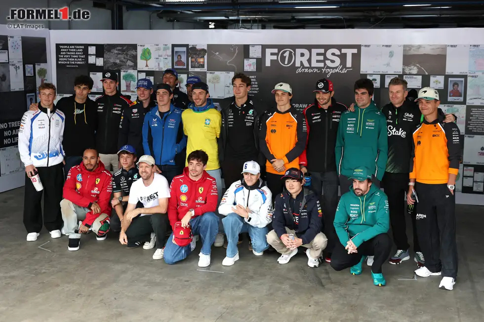 Foto zur News: Gruppenfoto: Formel-1-Piloten 2025 mit Sebastian Vettel