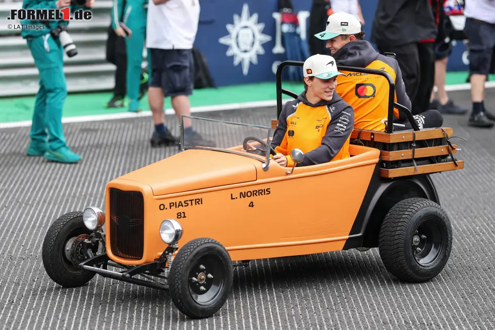 Foto zur News: Oscar Piastri (McLaren) und Lando Norris (McLaren)