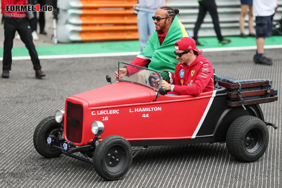 Foto zur News: Lewis Hamilton (Ferrari) und Charles Leclerc (Ferrari)