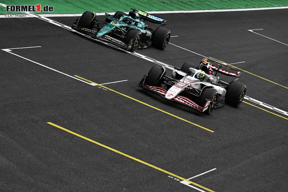 Foto zur News: Oliver Bearman (Haas) und Lance Stroll (Aston Martin)