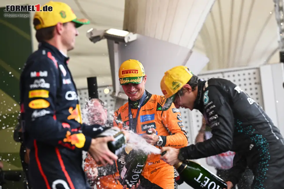 Foto zur News: Andrea Kimi Antonelli, Lando Norris (McLaren) und Max Verstappen (Red Bull)
