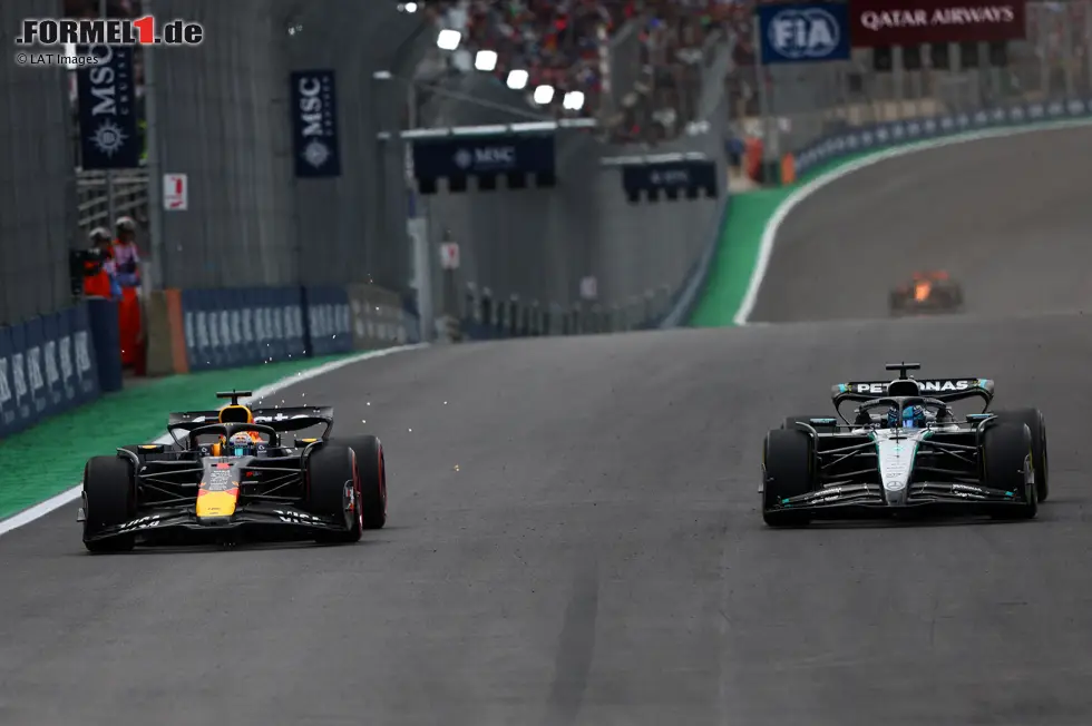 Foto zur News: Max Verstappen (Red Bull) und George Russell (Mercedes)