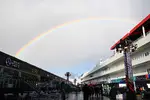 Foto zur News: Regenbogen über der Strecke in Las Vegas