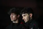 Foto zur News: Oliver Bearman (Haas) und Esteban Ocon (Haas)