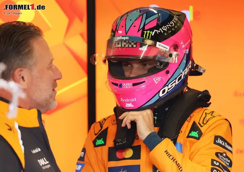 Foto zur News: Oscar Piastri (McLaren) und Zak Brown