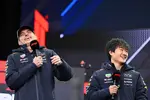 Foto zur News: Max Verstappen (Red Bull) und Yuki Tsunoda (Red Bull)