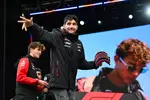 Foto zur News: Esteban Ocon (Haas) und Oliver Bearman (Haas)