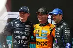 Foto zur News: Lando Norris (McLaren), Max Verstappen (Red Bull) und Carlos Sainz (Williams)
