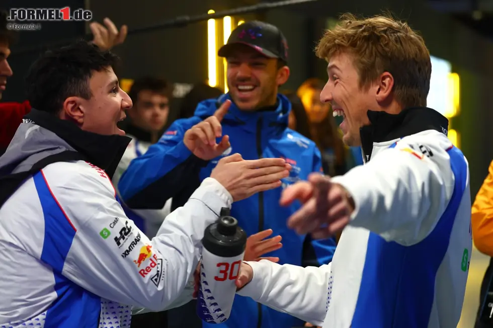 Foto zur News: Isack Hadjar (Racing Bulls), Pierre Gasly (Alpine) und Liam Lawson (Racing Bulls)