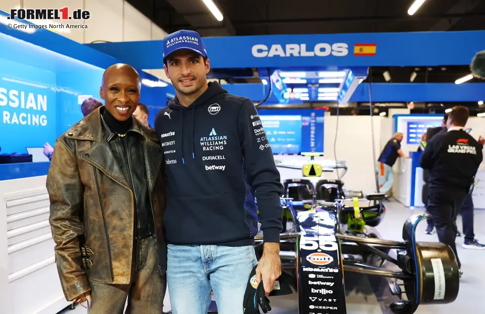Foto zur News: Cynthia Erivo mit Carlos Sainz (Williams)
