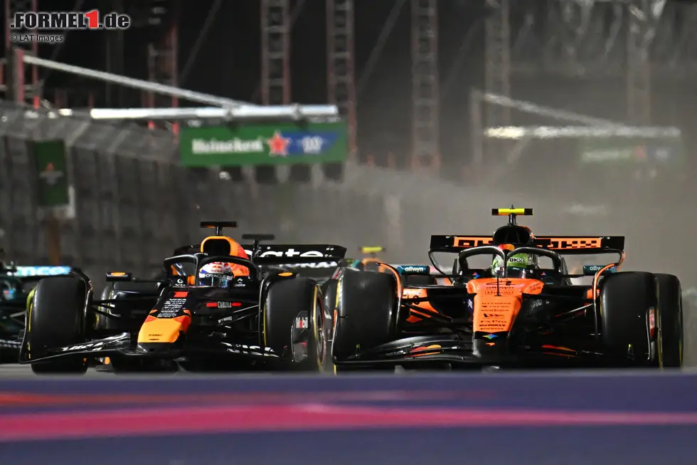 Foto zur News: Max Verstappen (Red Bull) und Lando Norris (McLaren)