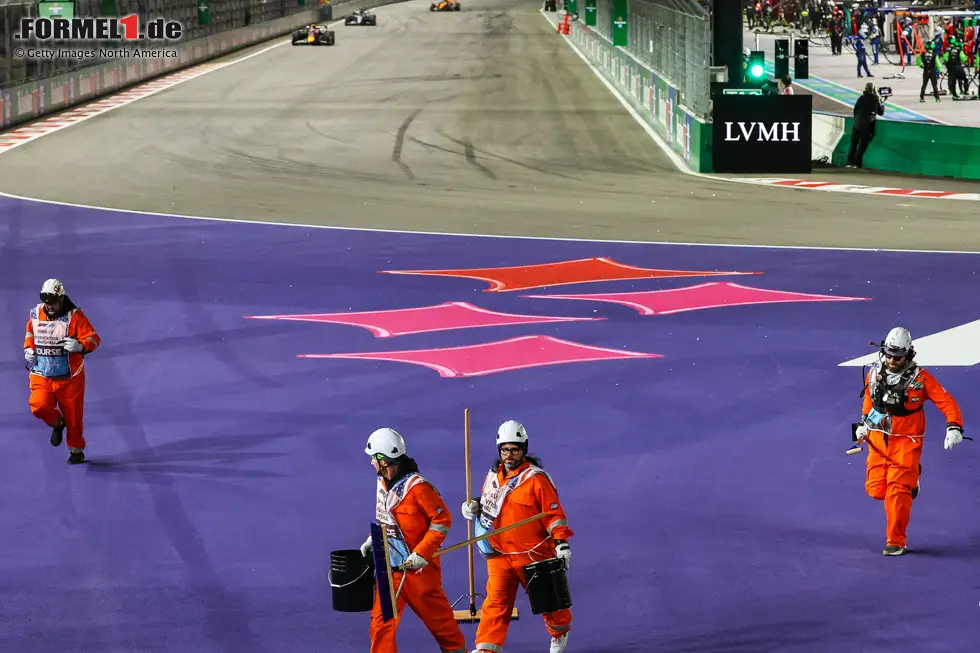 Foto zur News: Sportwarte in Kurve 1