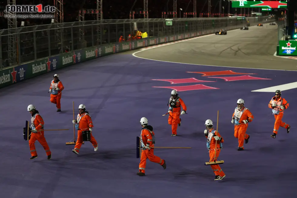 Foto zur News: Sportwarte in Kurve 1