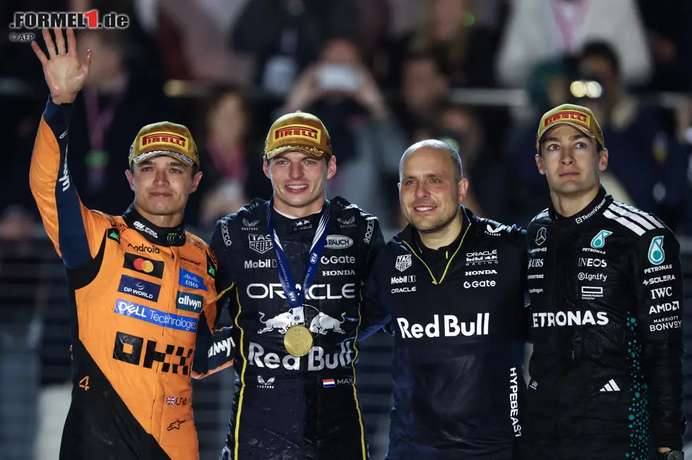 Foto zur News: Lando Norris (McLaren), Max Verstappen (Red Bull) und George Russell (Mercedes)